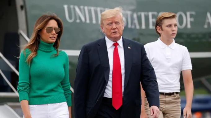 Ngày 20/1/2017, bà Melania Trump chính thức trở thành Đệ nhất phu nhân Mỹ sau khi ông Donald Trump tuyên thệ nhậm chức. Bà trở thành người phụ nữ ngoại quốc đầu tiên gốc Slav và là người phụ nữ thứ hai được sinh ra ở nước ngoài đảm nhiệm vai trò này trong lịch sử nước Mỹ. Ảnh: CBC.ca.