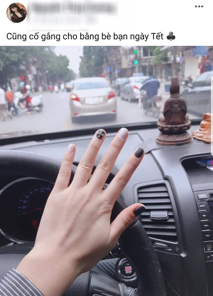 Hot girl đất Cảng không quên tậu cho mình bộ móng tay xinh, đón năm mới 2019.