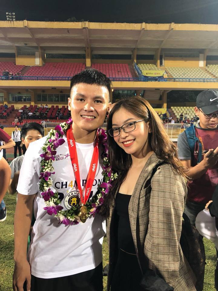 Sau mùa giải AFF Cup 2018, cặp đôi dính nghi án chia tay. Trước những tin đồn, Quang Hải và Nhật Lê đều không có bất cứ phản hồi nào.