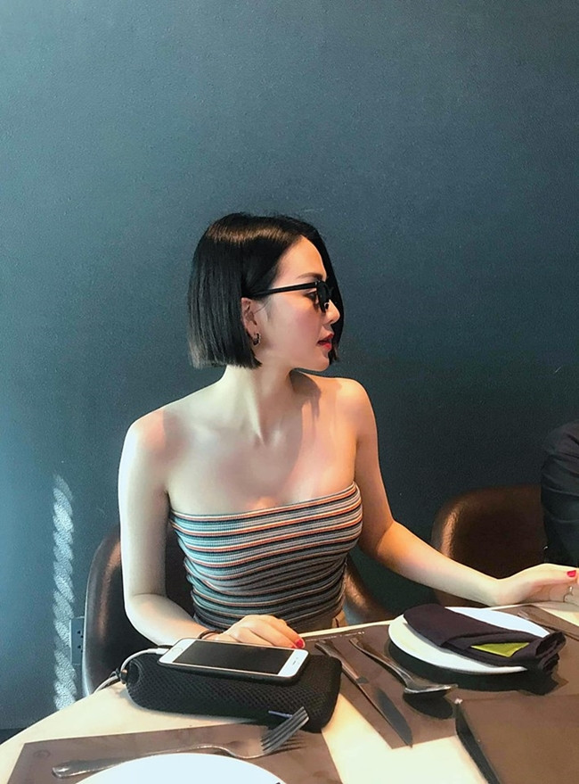 Sau khi tách khỏi Phương Uyên theo đuổi sự nghiệp solo, giọng ca sinh năm 1991 tích cực tung nhiều MV như "Xuân là để yêu", "Be with you", "Miracle"... với phong cách sôi động, trẻ trung...