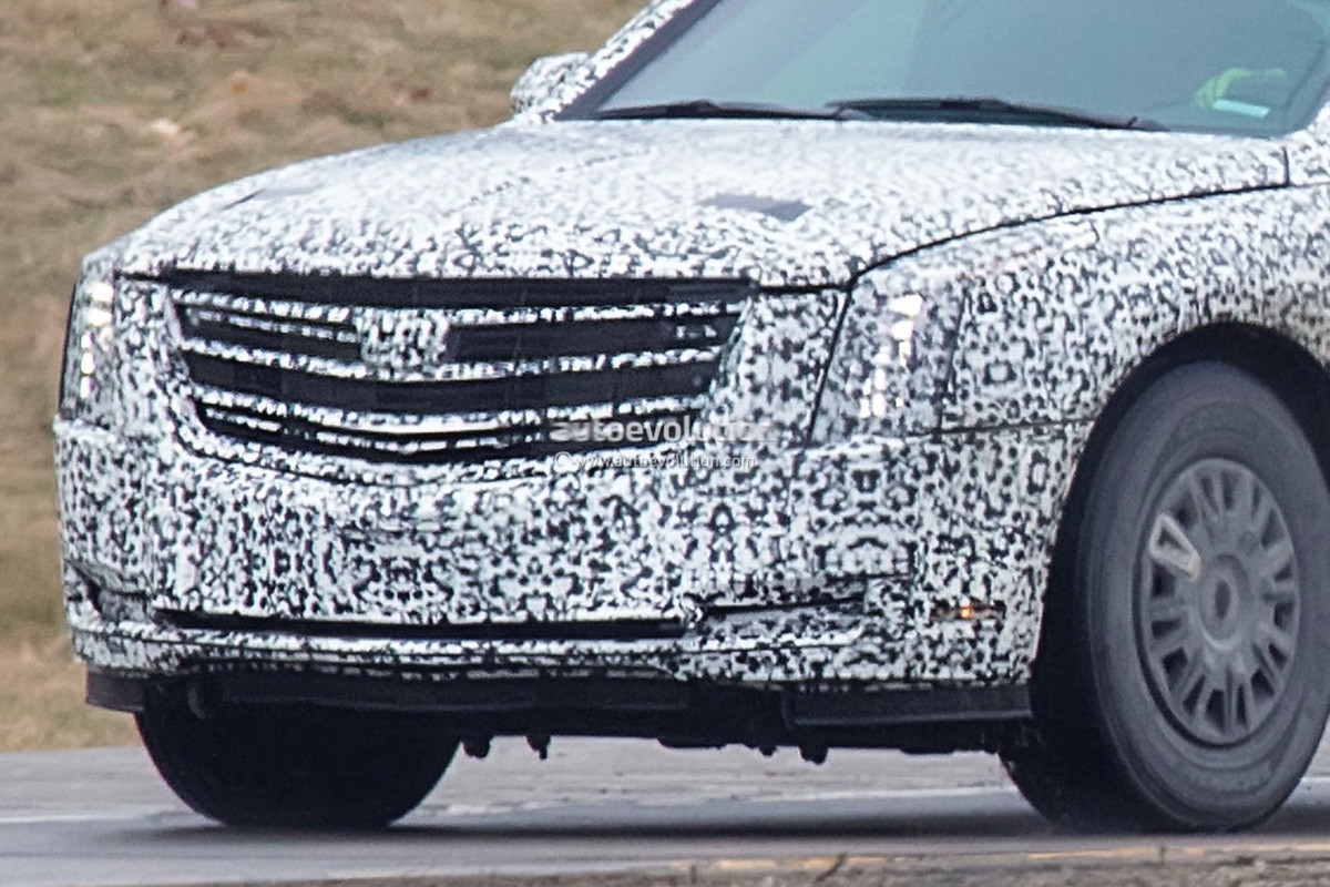 Chi phí để xây dựng xe hộ vệ Tổng thống Mỹ trị giá gần 16 triệu USD và mỗi chiếc The Beast 2.0 có giá 1,5 triệu USD (khoảng 35 tỷ đồng). Ảnh: AE. 