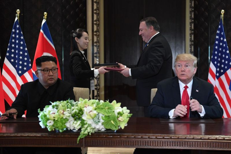 Bà Kim Yo Jong chính là trợ lý thân cận đã hỗ trợ nhà lãnh đạo Triều Tiên Kim Jong-un trong hội nghị thượng đỉnh lần Mỹ - Triều lần 1 tại Singapore vào tháng 6/2018. Ảnh: FP.