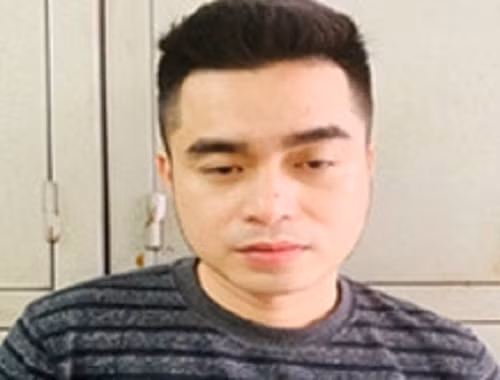 Canh sat dot kich soi bac trong can nha hoang