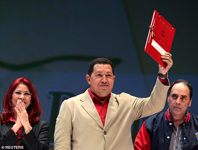 Đệ nhất phu nhân Flores sinh ngày 15/10/1956 tại thị trấn nhỏ Tinaquillo và nổi lên trong chính trường vào những năm 1990 với tư cách là luật sư cho cựu Tổng thống Venezuela Hugo Chavez (ảnh). Ảnh: Reuters.