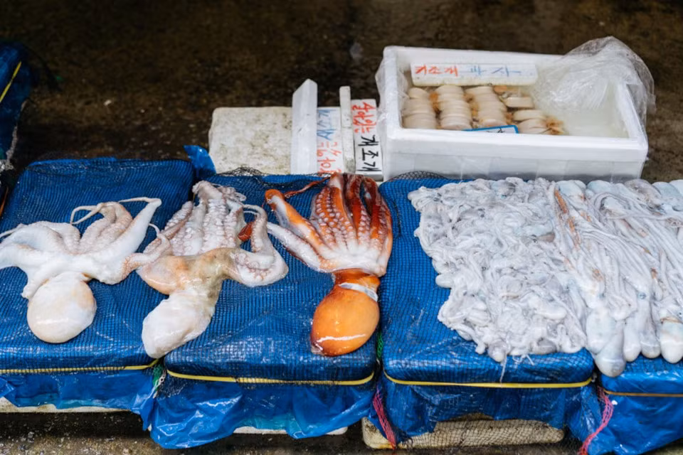 Kham pha khu cho hai san lon nhat Seoul-Hinh-4