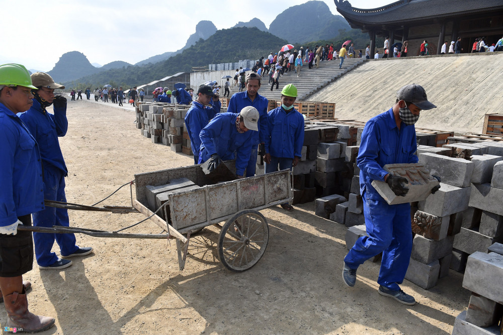 Nhung bau vat it nguoi biet ve ngoi chua lon nhat the gioi o Ha Nam