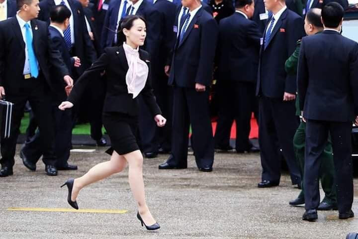 Hình ảnh bà Kim Yo Jong liên tục di chuyển chuẩn bị cho hành trình từ Ga Đồng Đằng về Hà Nội của Chủ tịch Triều Tiên Kim Jong-un. Ảnh: Reuters.