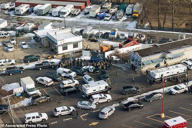 Hien truong xa sung rung dong nuoc My, nhieu nguoi thuong vong