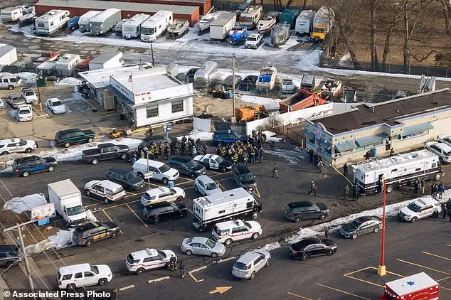 Hien truong xa sung rung dong nuoc My, nhieu nguoi thuong vong