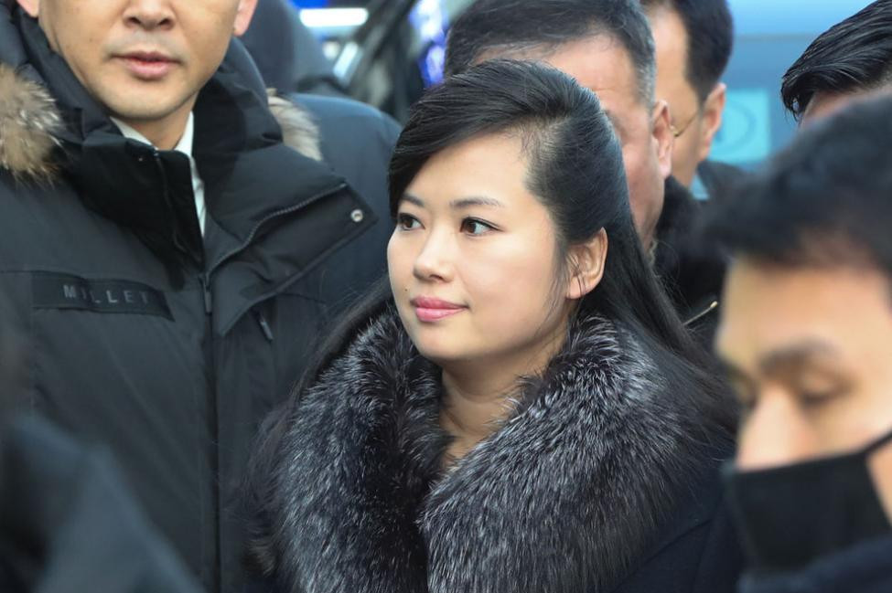 Theo AP, bà Hyon Song Wol đã xuất hiện tại một ga tàu trên hành trình nhà lãnh đạo Triều Tiên Kim Jong-un tới Hà Nội dự Thượng đỉnh Mỹ-Triều lần 2 với Tổng thống Mỹ Donald Trump vào ngày 27-28/2 tới. Ảnh: DE.