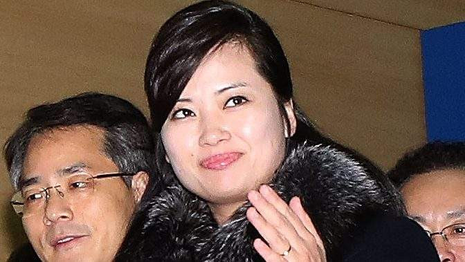 Bà Hyon hiện giờ là trưởng nhóm Moranbong, một nhóm nhạc được Chủ tịch Kim Jong-un thành lập vào năm 2012 có phong cách biểu diễn hiện đại và được ví như "Spice Girls" phiên bản Triều Tiên. Ảnh: Heavy.