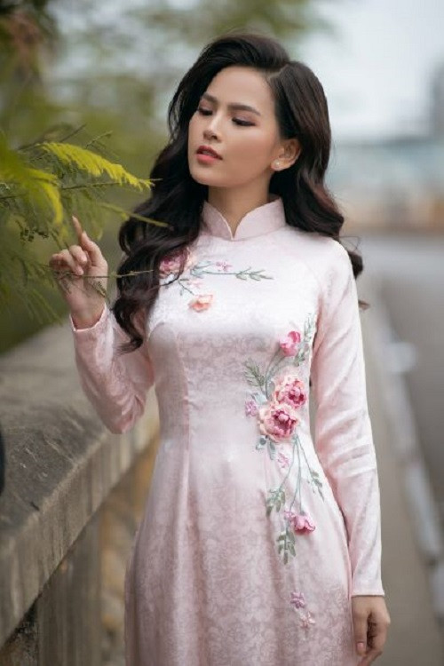 Phi Huyen Trang mat tien ti de di lai sau tai nan liet nguoi-Hinh-3