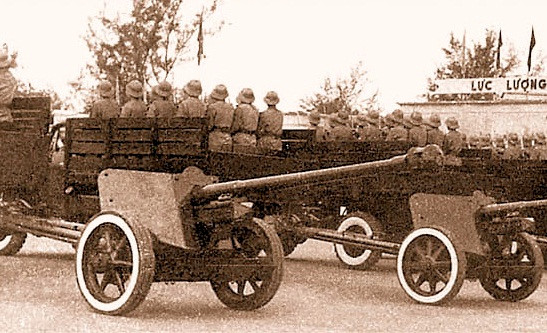 Được lấy ngày 29/6/1946 là ngày thành lập, tuy nhiên Bộ tư lệnh Binh chủng Pháo binh (một trong những binh chủng sớm nhất của QĐND Việt Nam) phải tới ngày 28/5/1956 mới chính thức được thành lập. Ban đầu lực lượng pháo binh được Liên Xô cung cấp một số loại vũ khí chiến lợi phẩm thủ được của Đức. Ví dụ như khẩu pháo chống tăng Pak 40 cỡ nòng 75mm. Nguồn ảnh: Otavaga