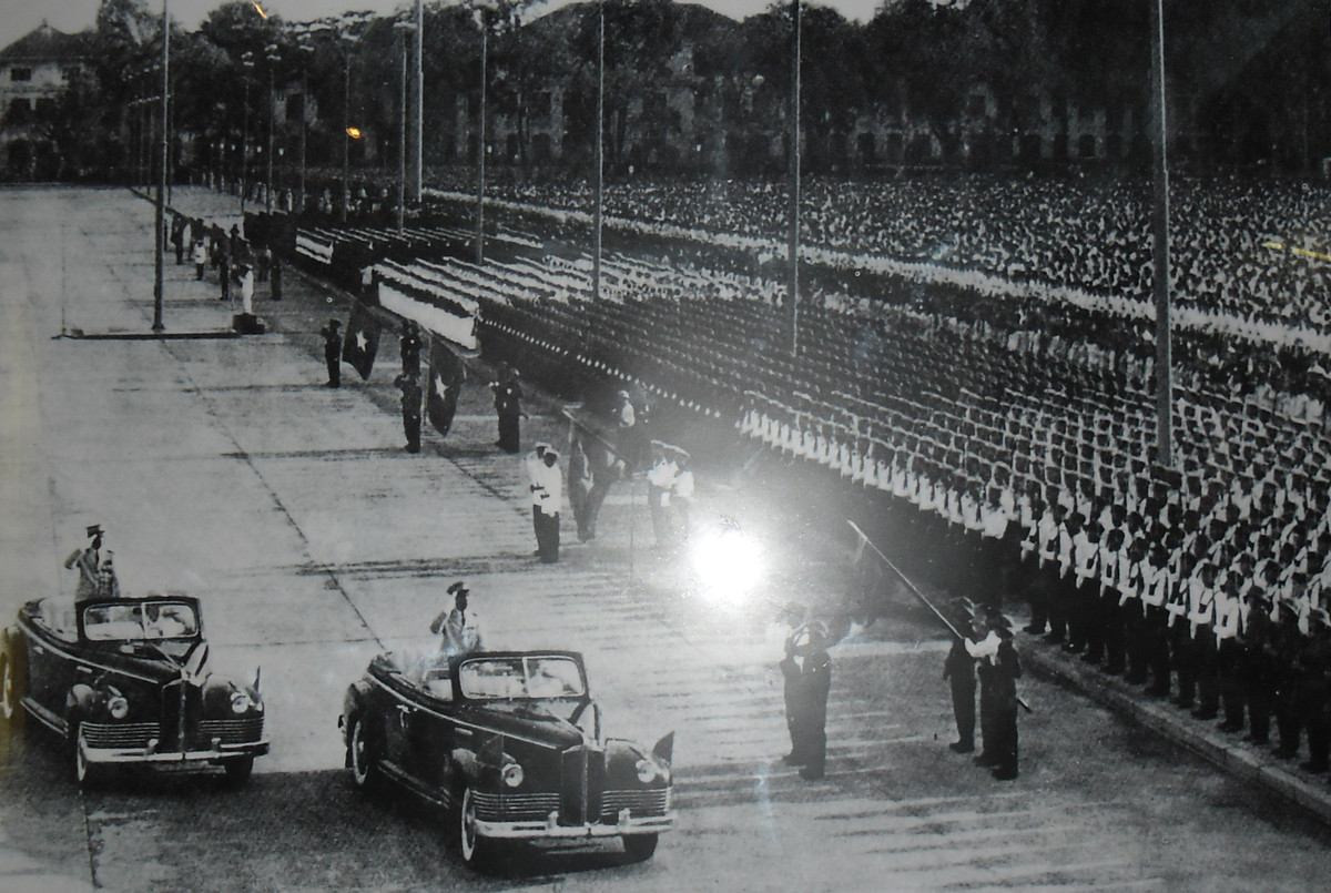 Trong kháng chiến chống Mỹ, quân đội ta nhận viện trợ rất lớn về mặt vũ khí từ Liên Xô. Trên cơ sở đó thành lập được Quân chủng Hải quân, Quân chủng Phòng không – Không quân, Binh chủng Tăng – Thiết giáp, Binh chủng tên lửa, Binh chủng Pháo binh, Binh chủng pháo phòng không, Binh chủng radar, Binh chủng Công binh, Binh chủng Hóa học, Binh chủng Thông tin, Binh chủng Đặc công…Nguồn ảnh: Bảo tàng Hậu Cần