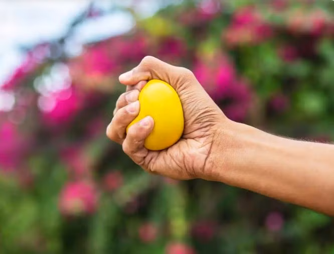 4 dong tac don gian giup dan van phong thoat khoi hoi chung ong co tay-Hinh-4