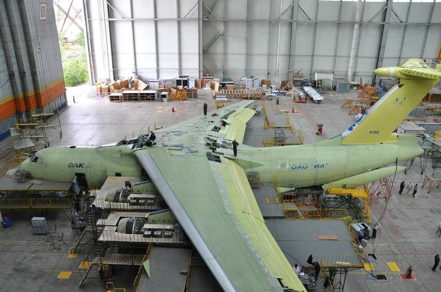 Máy bay vận tải Il-76MD-90A thế hệ mới giúp Nga 'lách' lệnh cấm vận - Hình 6 May bay van tai Il-76MD-90A the he moi giup Nga 'lach' lenh cam van-Hinh-6