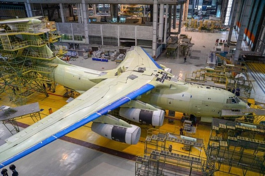 Máy bay vận tải Il-76MD-90A thế hệ mới giúp Nga 'lách' lệnh cấm vận - Hình 4 May bay van tai Il-76MD-90A the he moi giup Nga 'lach' lenh cam van-Hinh-4