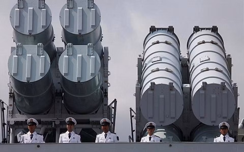 Nhược điểm trên bị đánh giá là không thể sửa chữa do cấu trúc của tên lửa đã đạt trạng thái "tới hạn", khiến YJ-62 rất dễ bị chiến hạm đối phương trang bị hệ thống phòng không tối tân phát hiện từ xa rồi tổ chức đánh chặn.