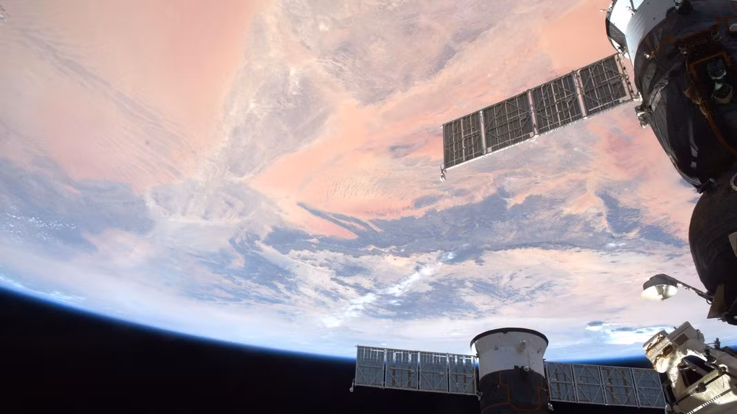 Theo ông Pushkov, bầu không khí căng thẳng trở nên trầm trọng hơn sau chuyến thăm của người đứng đầu Ủy ban Tình báo Quốc hội Mỹ tới Kyiv, đây là chi tiết không thể bỏ qua.