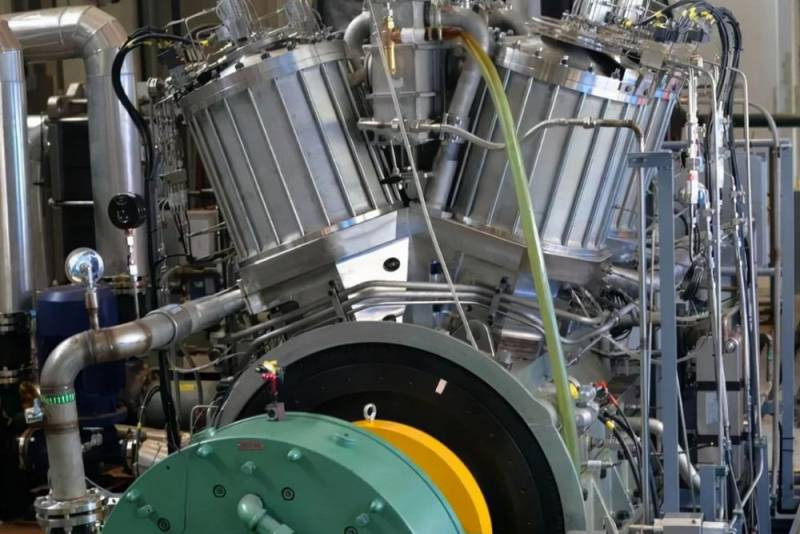 SCMP lưu ý rằng, các nhà khoa học từ Viện Công nghệ hạt nhân Tây Bắc ở Tây An và Viện Kỹ thuật điện của Viện Hàn lâm Khoa học Trung Quốc ở Bắc Kinh đã tạo ra vũ khí vi sóng công suất cao đầu tiên trên thế giới sử dụng động cơ Stirling làm bộ phận cấp điện và làm mát. Ảnh: Topwar.