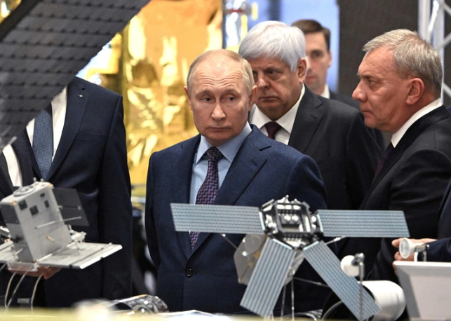 Lưu ý rằng, gần đây phương Tây cáo buộc Nga có thể đang phát triển có nhiều khả năng là một thiết bị chạy bằng năng lượng hạt nhân, được dùng để làm mù, gây nhiễu hoặc đốt cháy các thiết bị điện tử bên trong vệ tinh. Ảnh: Reuters.