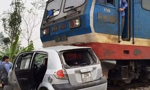 Ha Nam: Tau hoa keo le o to 20 m, 4 nguoi thoat chet