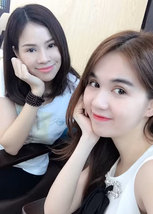 Ngoài vóc dáng thon gọn, con dâu ông Hoàng Kiều cũng sở hữu làn da trắng mịn màng không kém Ngọc Trinh. (Ảnh: FBNV)