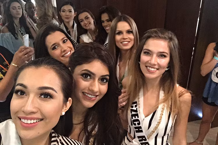 Đáng chú ý, Lệ Hằng vừa được chuyên trang sắc đẹp Missosology dự đoán về thứ 14 tại cuộc thi Miss Universe 2016. Đây là động lực giúp Á hậu 2 cuộc thi Hoa hậu Hoàn vũ Việt Nam 2015 cố gắng hơn trong những ngày tới.