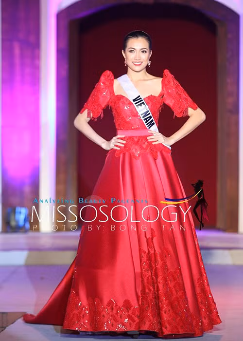 Tối ngày 15/1, chương trình thời trang Terno Fashion Show đã chính thức diễn ra hai địa điểm: con phố mang nét đẹp châu Âu của thành phố Vigan và sân khấu dàn dựng trong một dinh thự. Á hậu Lệ Hằng là một trong số 20 thí sinh Miss Universe 2016 được chọn tham gia trình diễn.