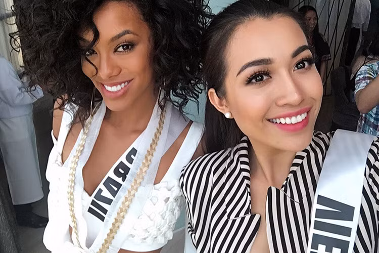 Lệ Hằng cùng các thí sinh của Miss Universe 2016 còn có cơ hội ngắm nhìn những con đường mang đậm nét kiến trúc cổ điển Tây Ban Nha. Đặc biệt, các người đẹp còn được lắng nghe thông tin về địa danh lâu đời từng được UNESCO công nhận là Di sản Văn hóa Thế giới.