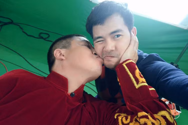 Khong nhin duoc cuoi voi khoanh khac tang dong cua cac Tao-Hinh-2