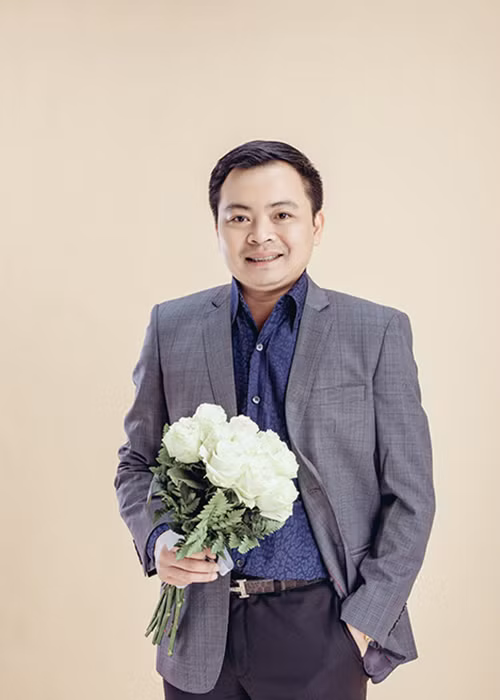 Được biết, chồng Hoa hậu Thu Ngân là cử nhân Luật tại Đại học Luật Hà Nội, thạc sĩ Quản trị kinh doanh tại Mỹ.