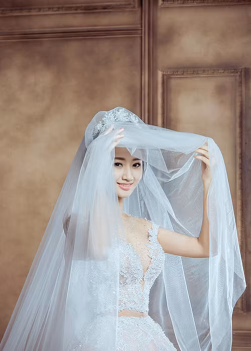 Thời điểm đăng quang, người đẹp gốc Hải Phòng chiếm được thiện cảm của công chúng nhờ tài sắc vẹn toàn.