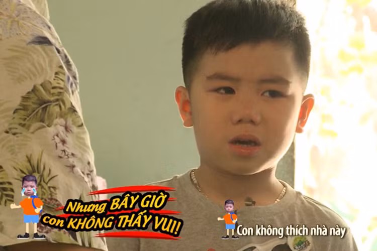 Con trai diễn viên Hải Anh - bé Híp rất hay khóc khi bắt đầu tham gia chương trình. Vốn được bố mẹ rất cưng chiều nhưng trải qua nhiều thử thách, bé Híp ngày càng trưởng thành, mạnh mẽ hơn. (Ảnh: BTC)