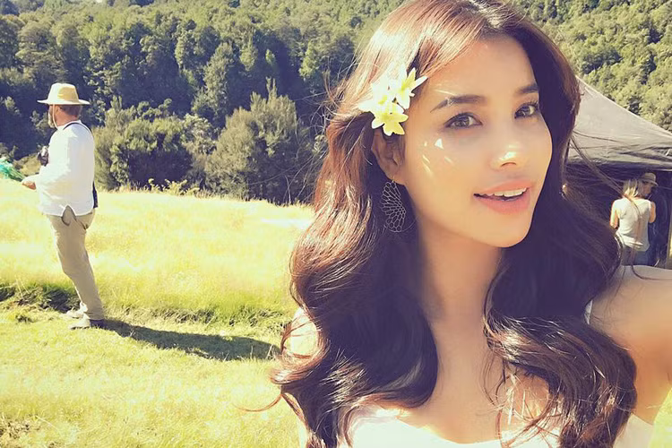 Nhan sắc quá đỗi xinh đẹp của Phạm Hương cũng khiến bao người phải ngẩn ngơ khi ngắm nhìn. (Ảnh: FBNV)