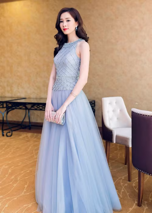 Vóc dáng mảnh mai khiến Thu Thảo càng thu hút ánh nhìn của người đối diện. (Ành: FBNV)