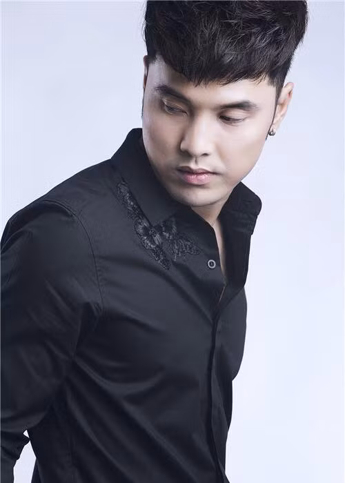 Cũng sinh năm 1981, ca sĩ Ưng Hoàng Phúc điển trai, nam tính. Không những vậy, anh còn khéo giữ vóc dáng. (Ảnh: Facebook nhân vật)