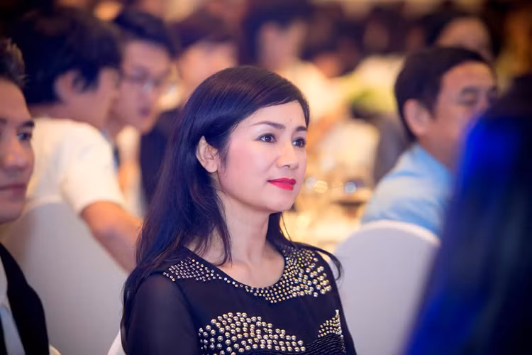 Thu Hà là diễn viên rất kín tiếng trong đời tư. Cô cũng hiếm khi tham gia các sự kiện của showbiz. Năm 2015, dù đủ tiêu chuẩn trở thành nghệ sĩ nhân dân nhưng Thu Hà không làm hồ sơ xét duyệt danh hiệu này. (Ảnh: Vietnamnet)