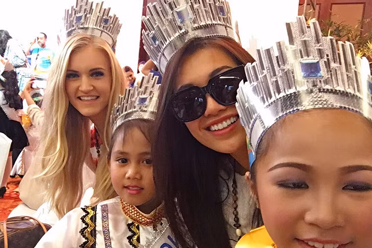 Le Hang tu tin do sac cung Miss Universe 2015 Pia Wurtzbach-Hinh-12