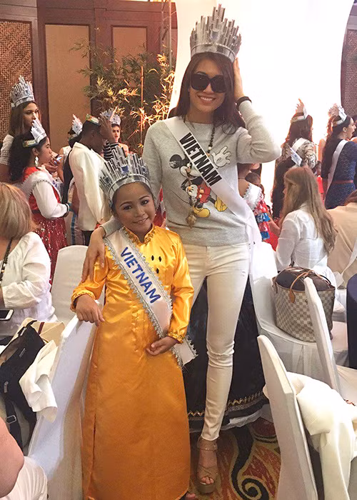 Le Hang tu tin do sac cung Miss Universe 2015 Pia Wurtzbach-Hinh-13