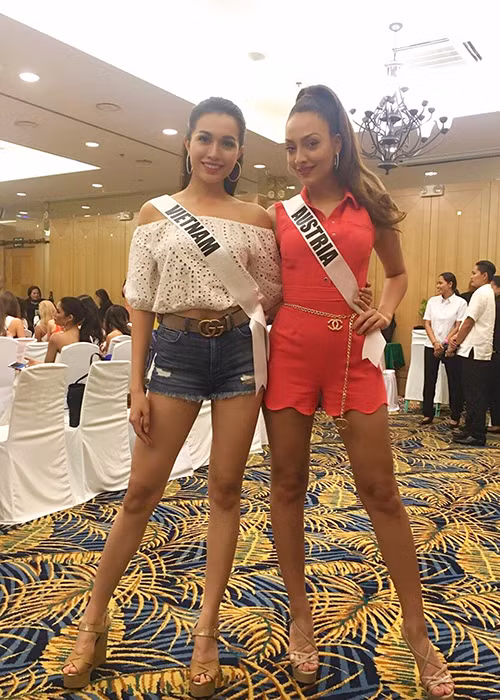 Le Hang tu tin do sac cung Miss Universe 2015 Pia Wurtzbach-Hinh-3