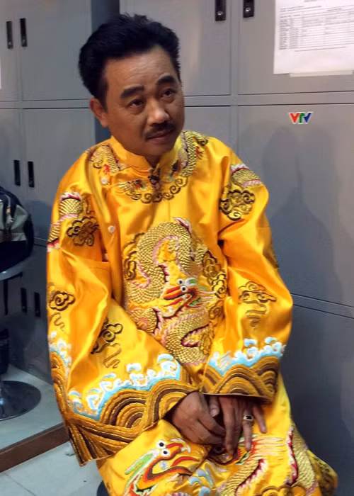 Nam nghệ sĩ không giấu được vẻ mặt buồn bã khi mới đây, mẹ của anh đã qua đời vì tuổi cao sức yếu. (Ảnh: Zing)