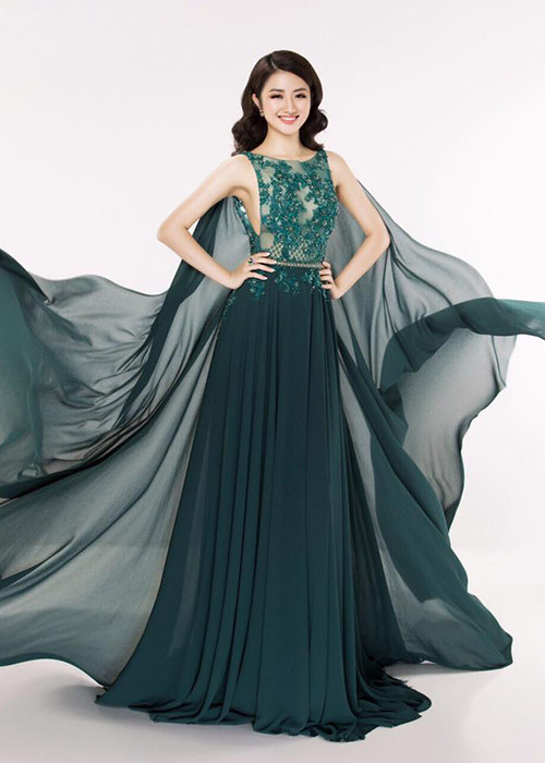 Hiện tại, Thu Ngân đang là sinh viên khoa Quản trị khách sạn tại Thụy Sĩ. Cô sử dụng thành thạo cả tiếng Anh và tiếng Pháp. (Ảnh: Facebook nhân vật)