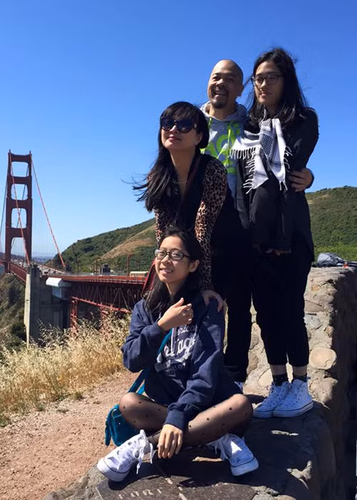 Vào thời gian rảnh, nhà thiết kế nhiều năm gắn bó với Táo quân thường xuyên đưa vợ con đi du lịch trong nước và ngoài nước. (Ảnh: Facebook nhân vật)