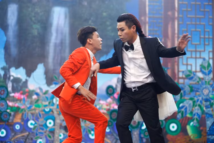 Khán giả không nhịn được cười với tạo hình độc lạ của Công Lý trong vai “Cô Đẩu” gắn liền với anh trong suốt nhiều năm qua. (Ảnh: VTC)