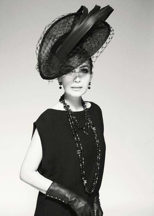 Bộ ảnh Diễm My được thực hiện bởi nhiếp ảnh gia Milor Trần với sự hỗ trợ của ê-kíp gồm: trang điểm Quân Nguyễn, làm tóc Pu Lê, trang phục Đỗ Mạnh Cường.