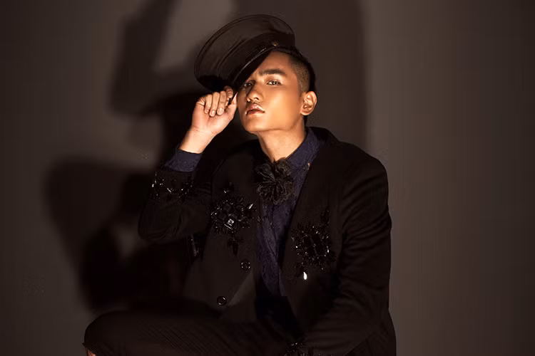 Từ trước khi “chinh chiến” tại Vietnam’s Next Top 2016, Huy Quang đã là cái tên được NTK Đỗ Mạnh Cường phát hiện trong buổi casting người mẫu cho show diễn Thu Đông 2015 “Love”.