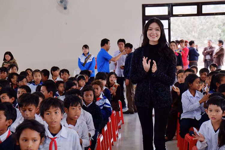 Ngoài Thùy Dung, chuyến từ thiện còn có sự góp mặt của diễn viên Hòa Hiệp, diễn viên Mai Mai cùng Bảo Trân - Á quân Vietnam Idol Kids 2016.