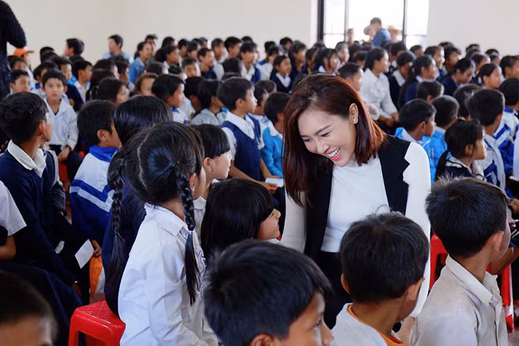 Ngoài Ngọc Thanh Tâm, chuyến đi hỗ trợ học sinh nghèo tại Đà Lạt còn có sự tham gia của Hoa khôi Diệu Ngọc.
