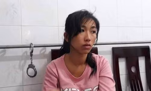 Dan keo nhau truy duoi nu doi tuong bat coc be trai 15 thang